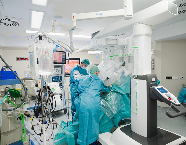 ¿Dónde puedo encontrar clínicas especializadas en operación de cáncer de próstata en España?